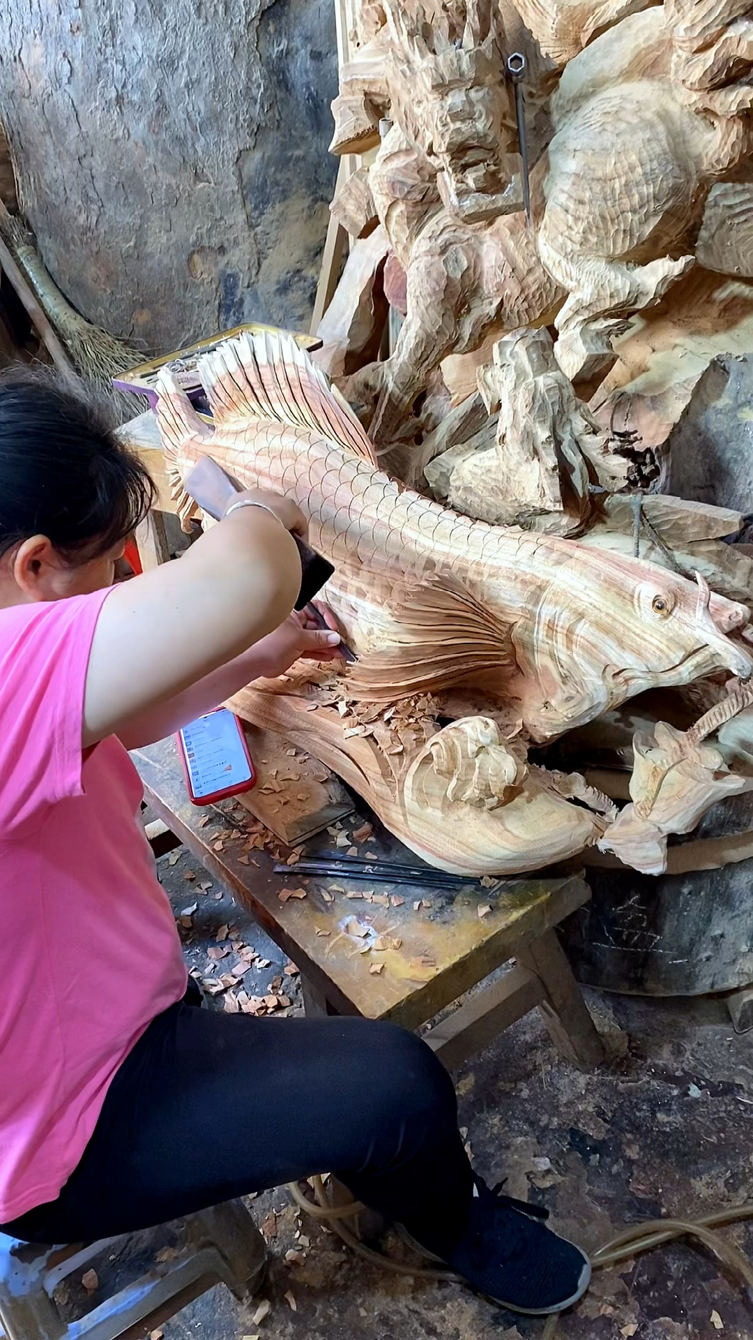 木雕金龙鱼手工雕刻艺术摆件-度小视