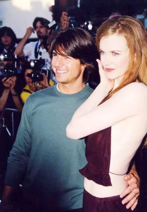 2001年,妮可和阿汤哥离婚高兴到飞起,现在婚姻美满,俩女儿漂亮