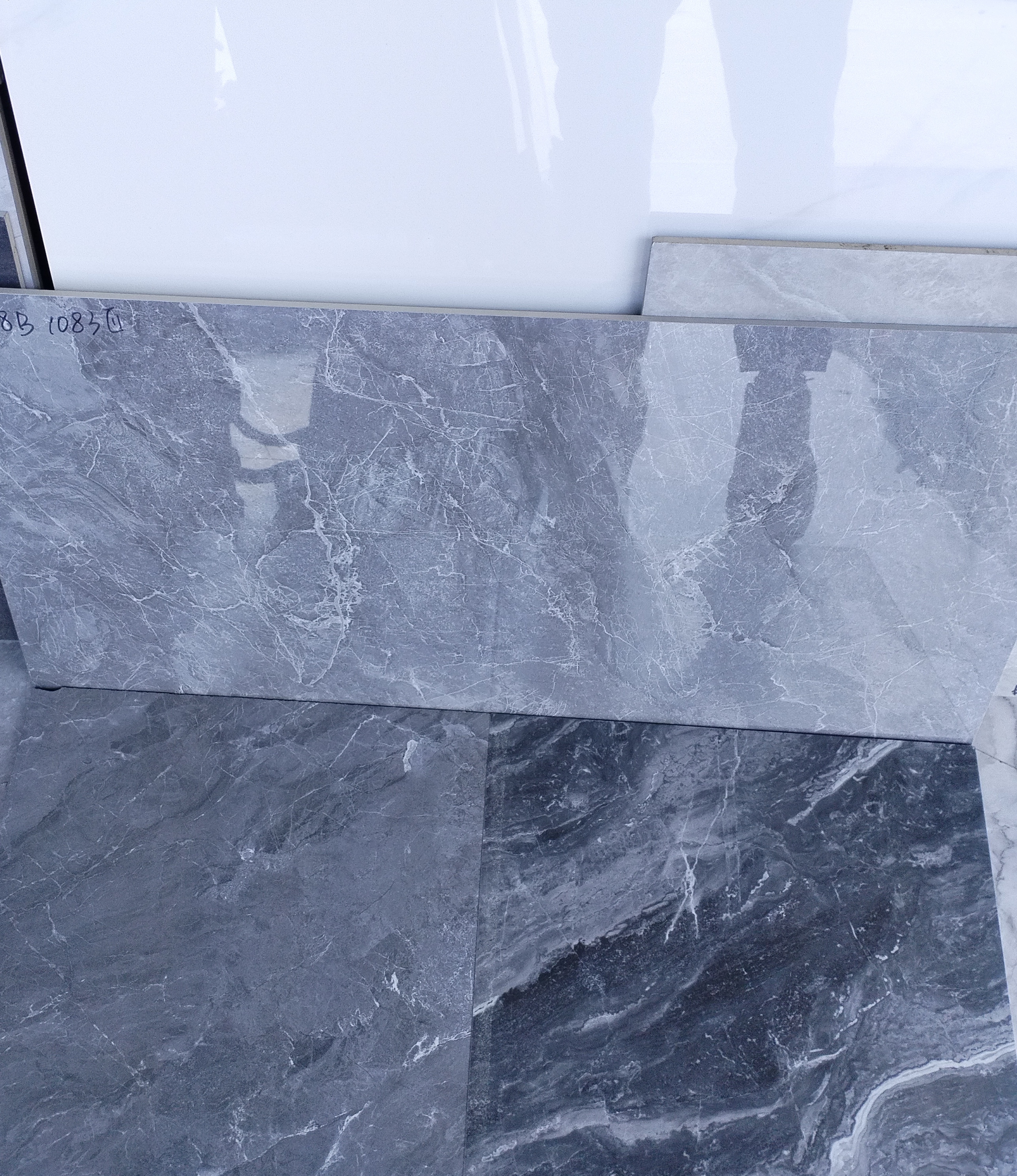 开始装房子,选地砖,看了半天不知道选什么颜色,这家