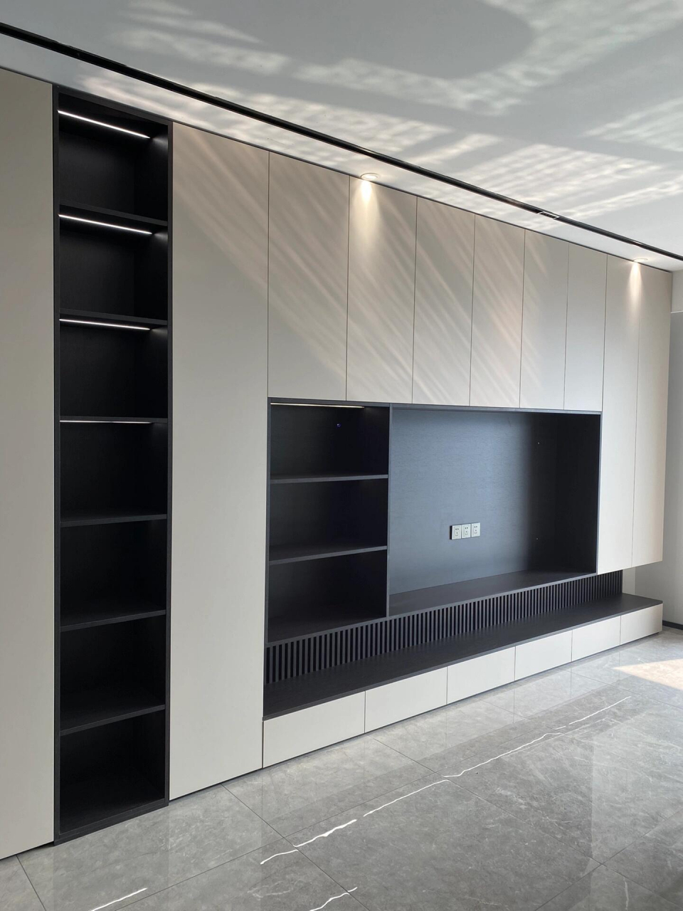 5米不建议做满墙电视柜,做出来会显得客厅比