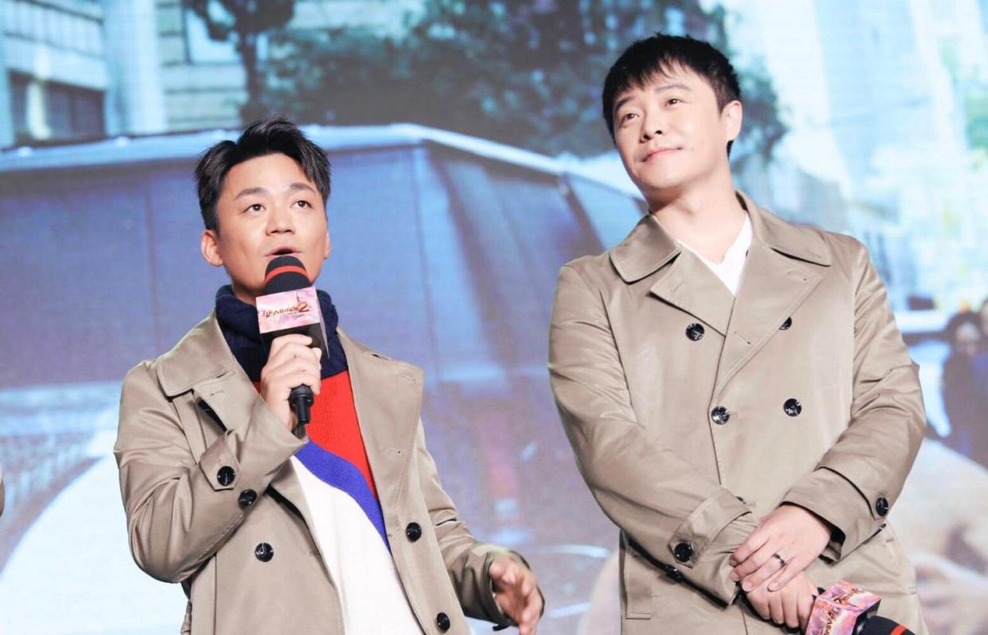 "唐探"风衣男团比高,王宝强踩10cm增高垫,直追180 陈思成