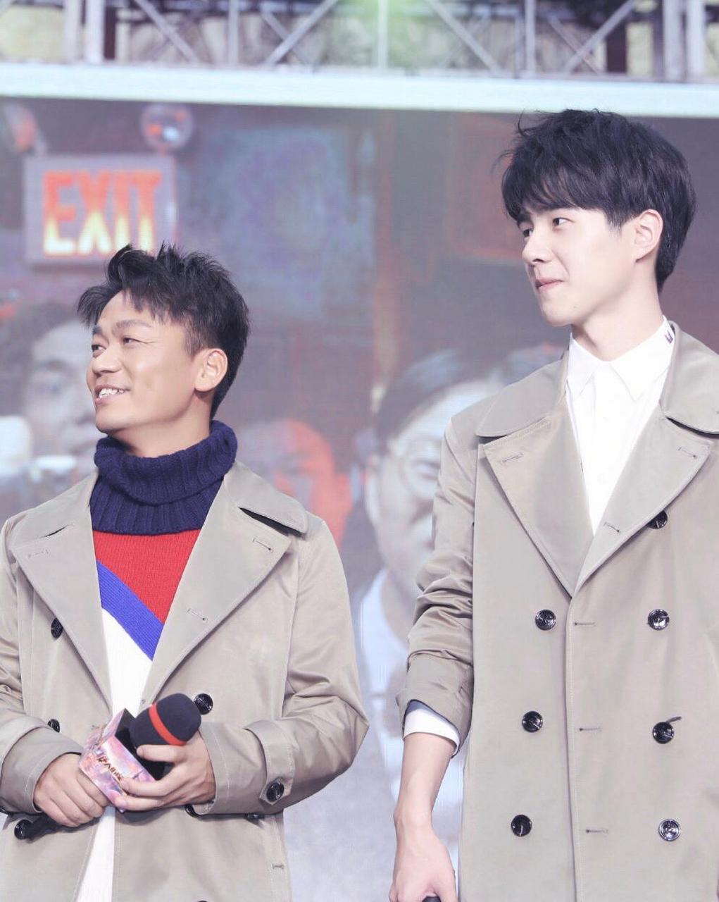 "唐探"风衣男团比高,王宝强踩10cm增高垫,直追180 陈思成