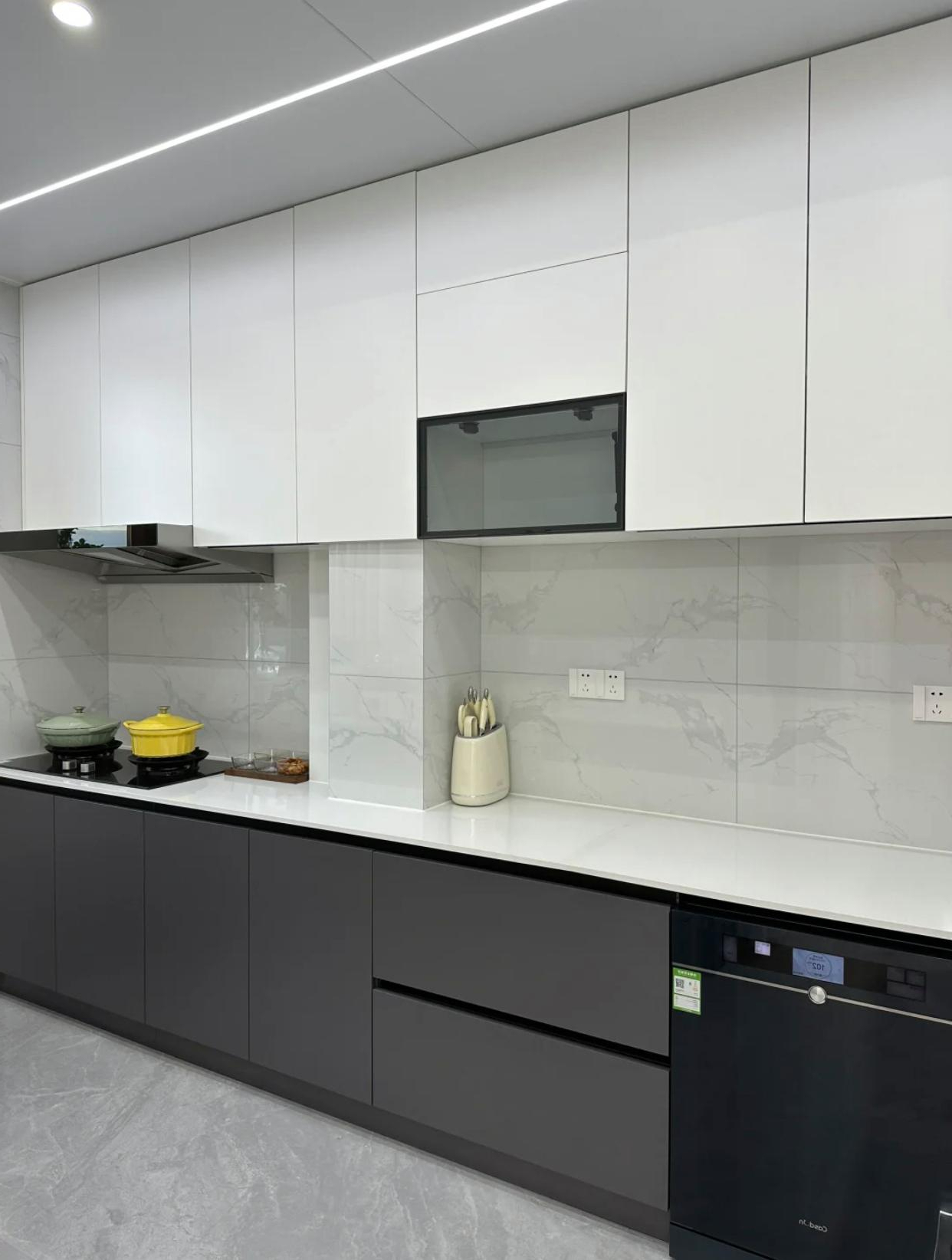 想象一下,"大白墙浅灰色瓷砖厨房地柜厨房地柜图片白色橱柜配灰色台面