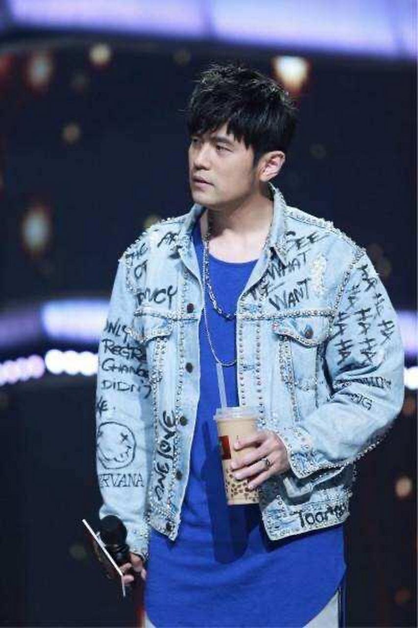 4大歌坛"男神"比帅,周杰伦穿成了时髦精,庾澄庆变嘻哈牛仔,李健一如