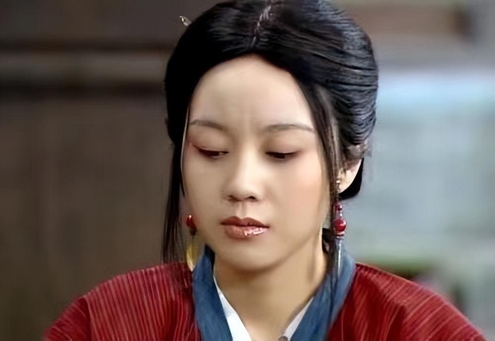 回顾闫妮:离婚前不温不火,离婚后爆红,前公婆怒骂儿子丢了块宝