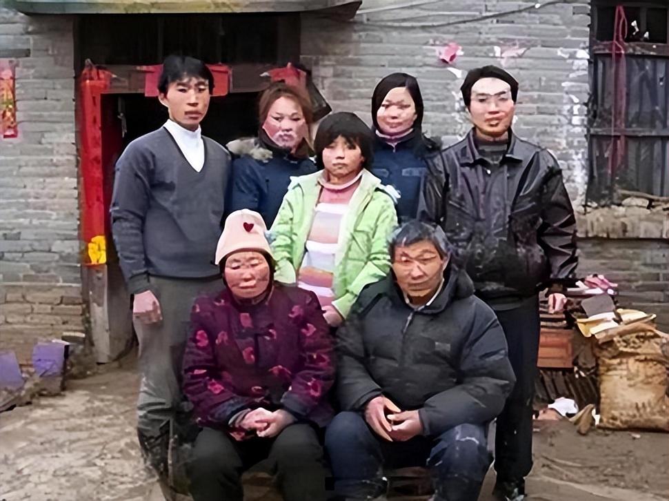 回顾洪战辉:带着妹妹上大学的励志传奇与现状