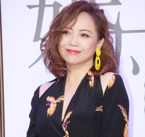 回顾至今未嫁人的8位大龄女港星,有人被骗,有人卑微