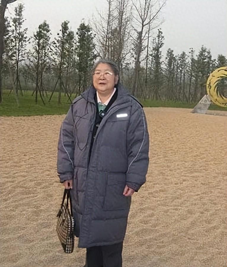 1981年中央找到李敏,交给她3样东西:这是你父亲留给你