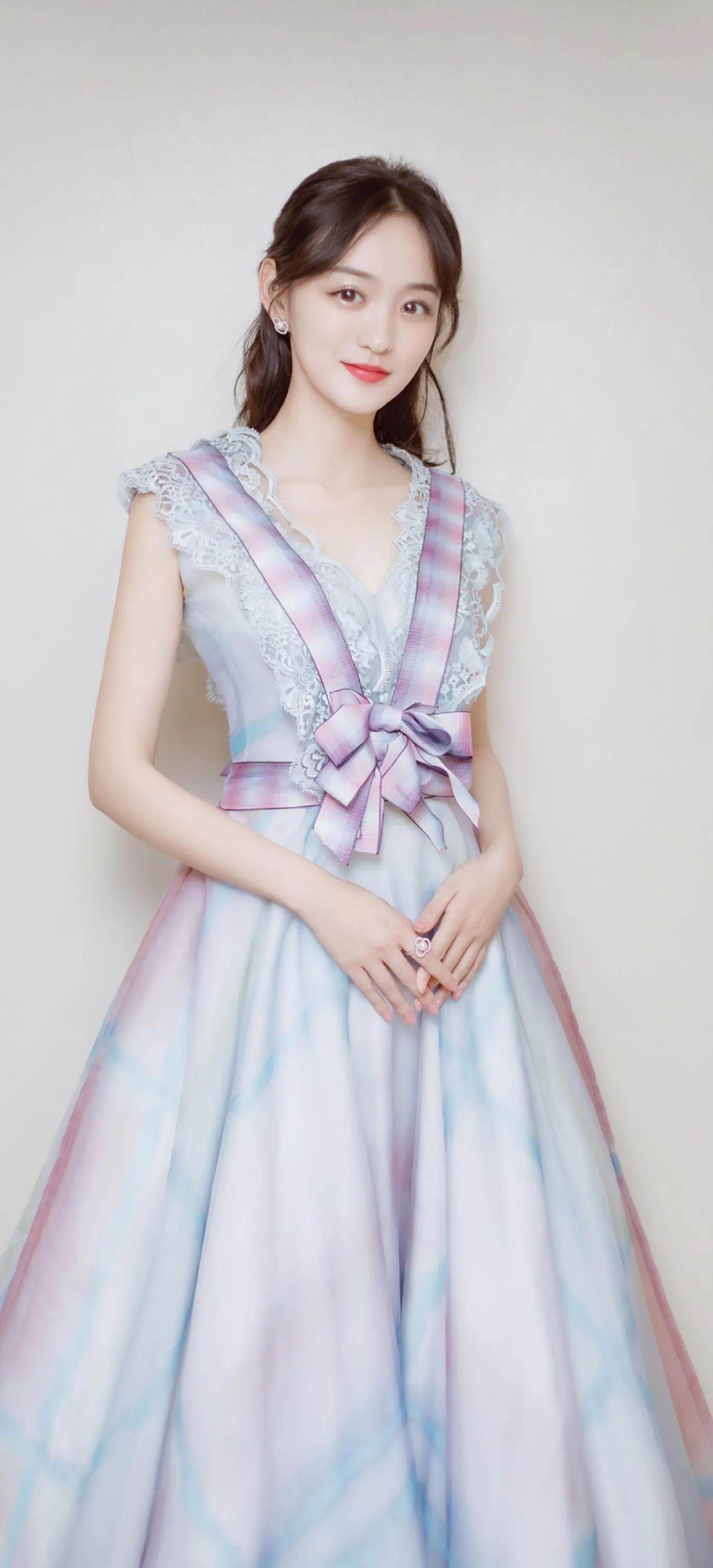 同样是扇耳光,看过闫妮,何泓姗的演技后,才知杨幂借位