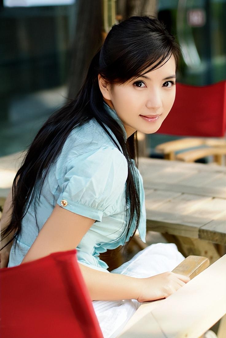 回顾演员陈好:嫁大8岁富豪,婚后连生三胎,一家五口其乐融融