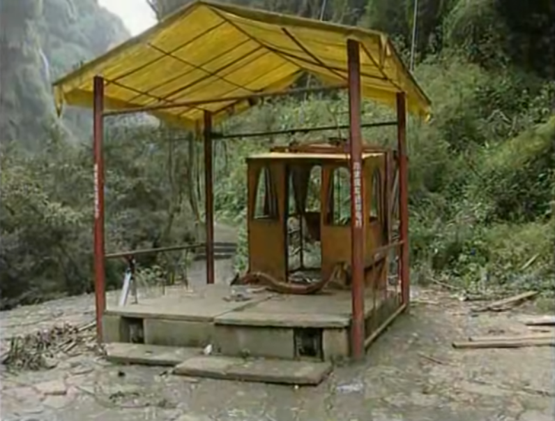 1999年贵州缆车失事,2岁孩子失去父母后被韩红收养,后来怎样了