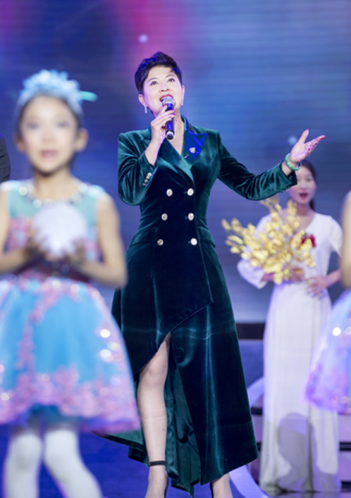 回顾杭天琪:22成名,47冒险生子,再婚后才发现好的爱情