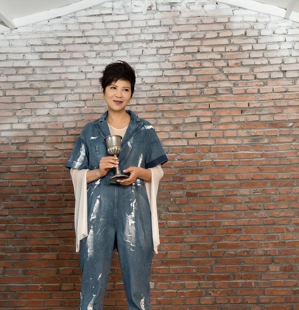 回顾杭天琪:22成名,47冒险生子,再婚后才发现好的爱情