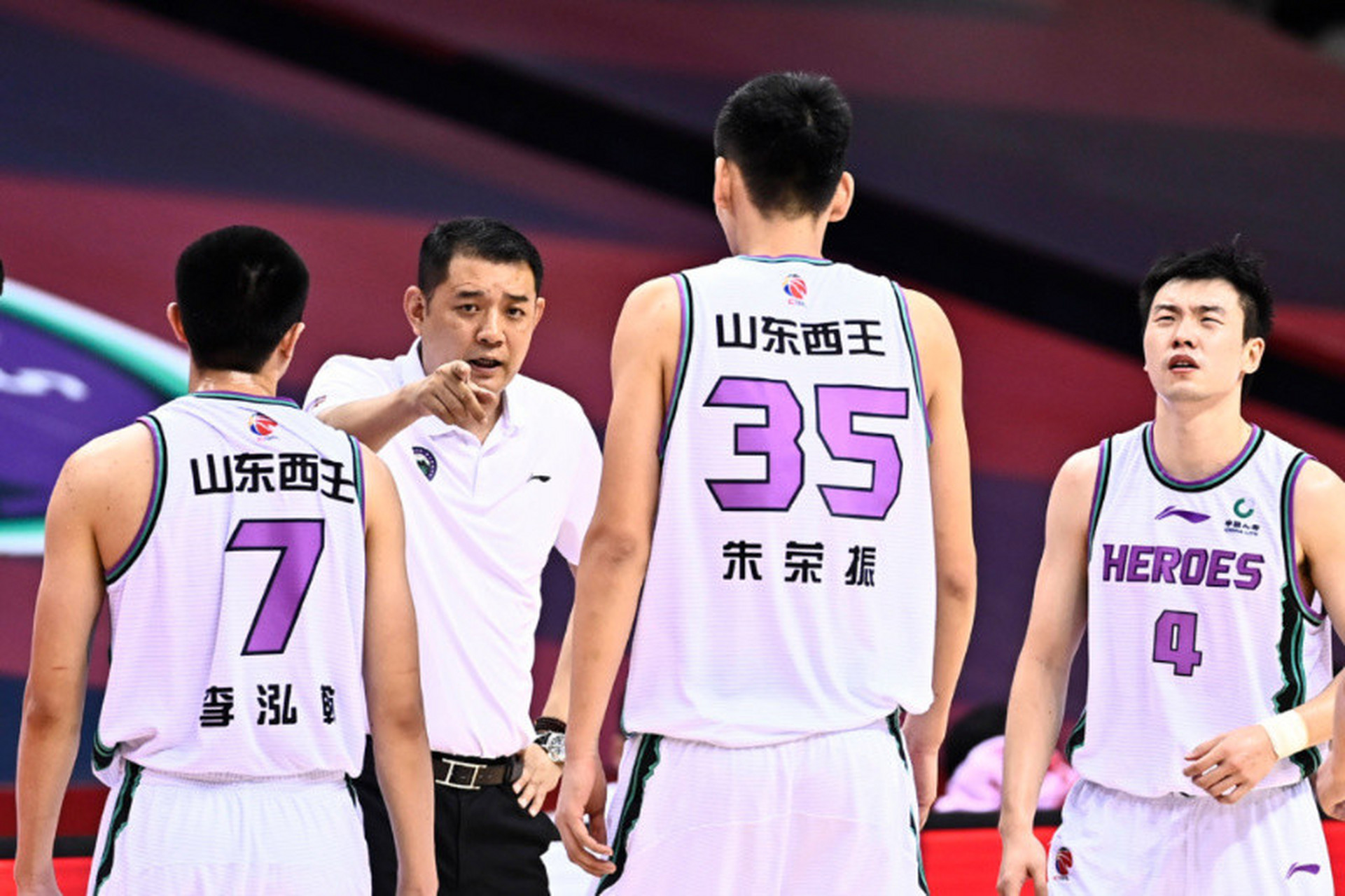 丁伟下课,外援教练成疑团.巩晓彬无意回归?难道要请外教来拯救球队?