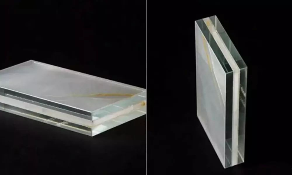 玻璃透光石,也叫热熔复合石材玻璃,是一种将天然石材进行薄片加工打磨