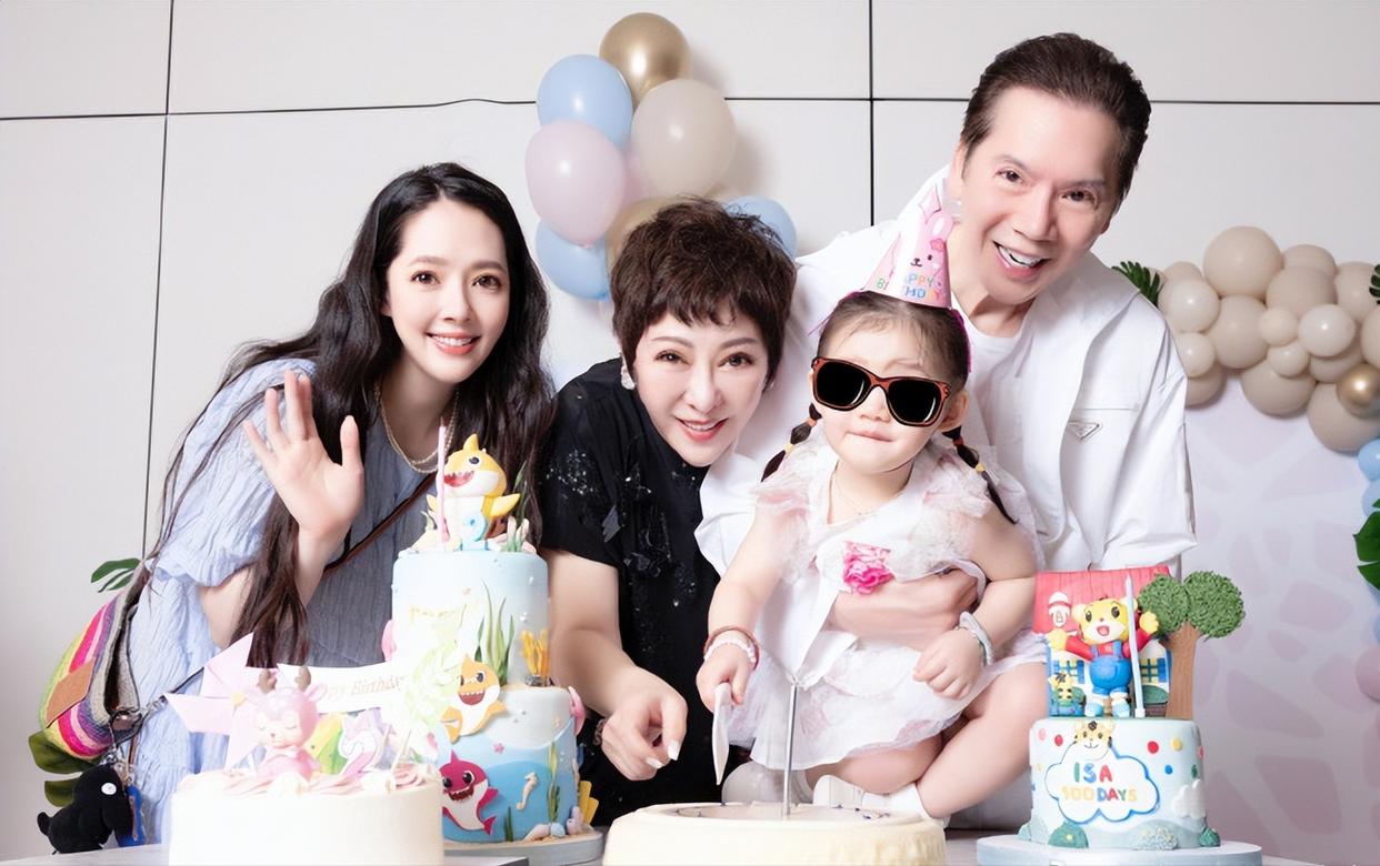 向华强每天和孙女视频,向太把所有珠宝留给孙女,重男轻女不存在