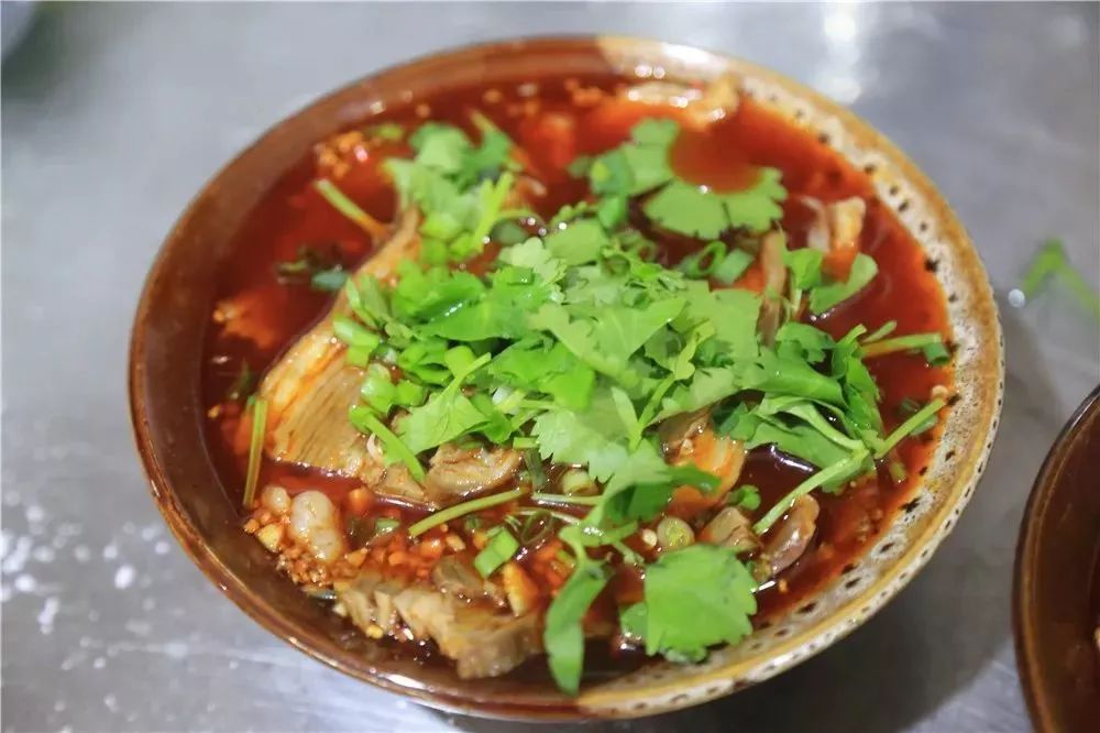 碗碗羊肉~  精选上等羊肉慢火细炖,精心熬制