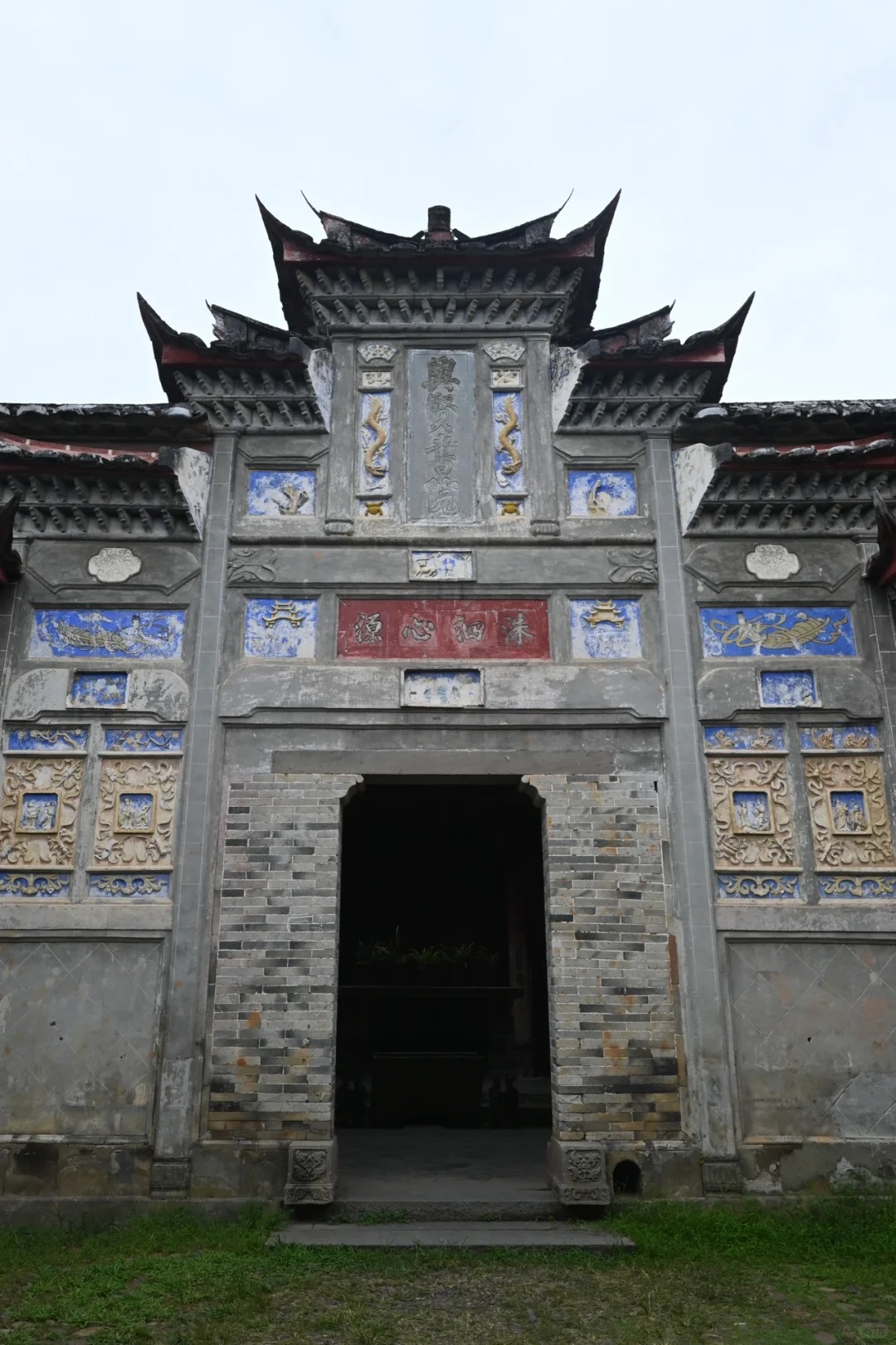 五夫古镇,这座位于福建省南平市武夷山市的明珠,宛如一位温婉的古代