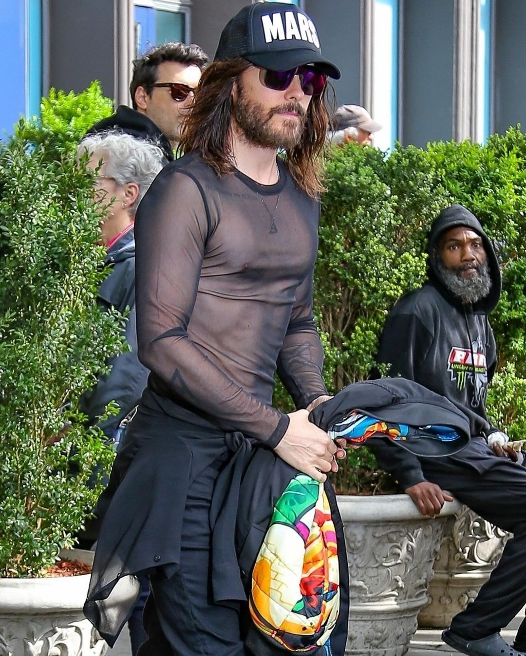 今年53岁的美国歌手 杰瑞德·莱托(jared leto) 身穿性感装束现身纽约