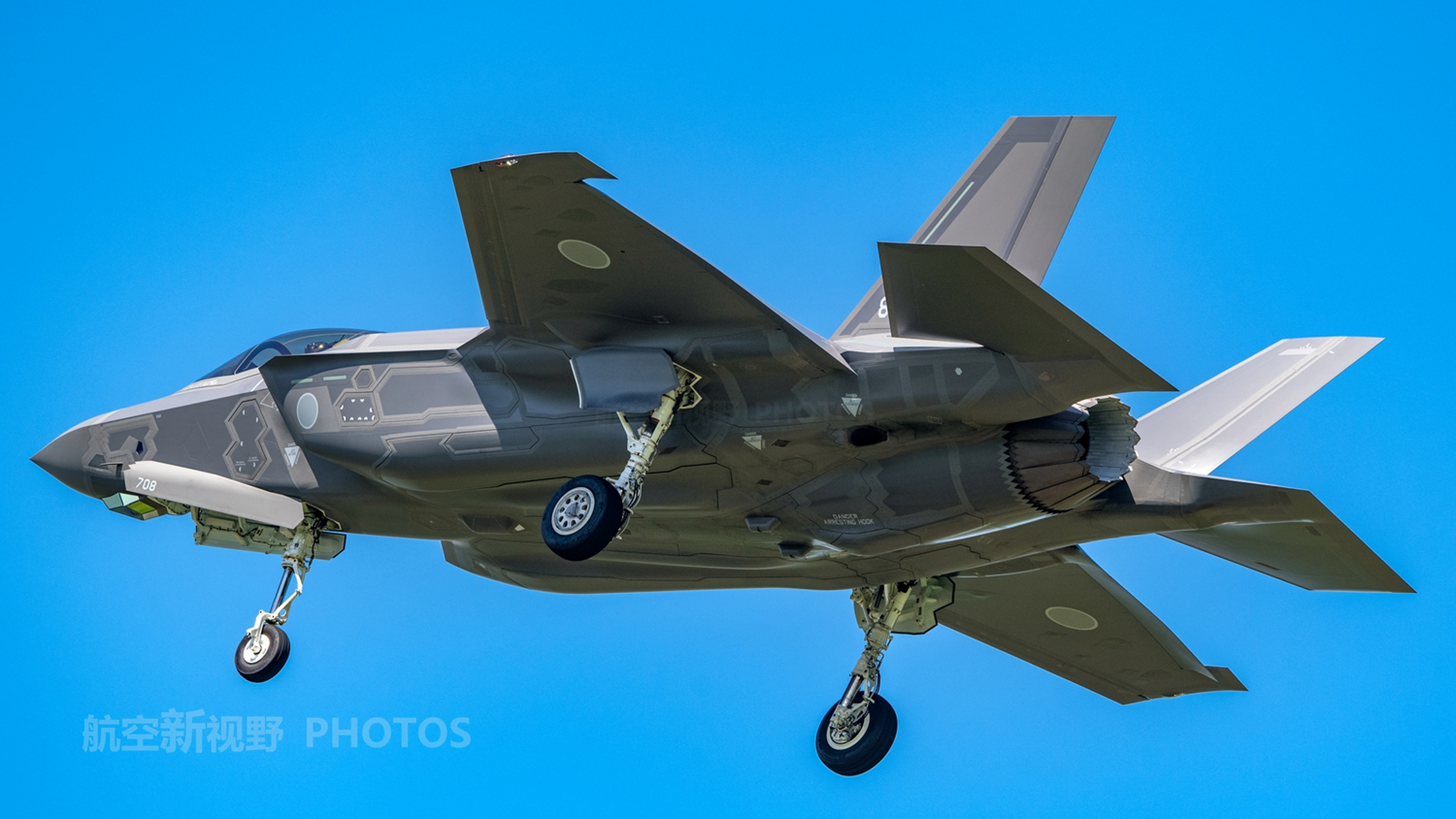 目前f-35隐形战斗机是国外装备数量最大的隐形战斗机,除了美国空军