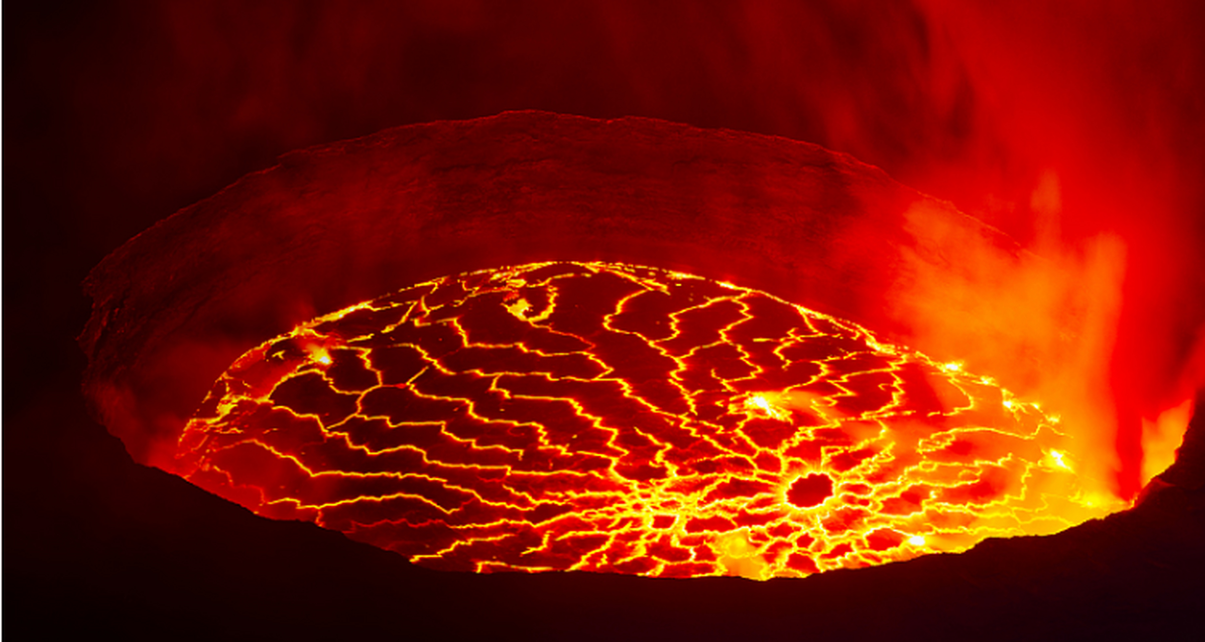 生长在火山上的国家,境内一共有400多座火山,活火山就有上百座