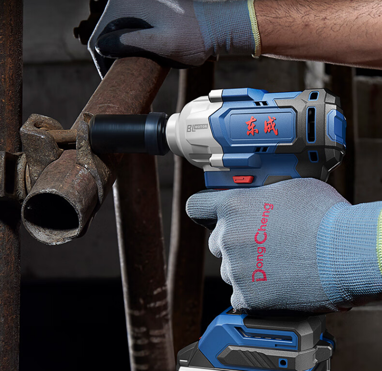 东成无刷电动扳手wpb488e:续航持久,工作无忧
