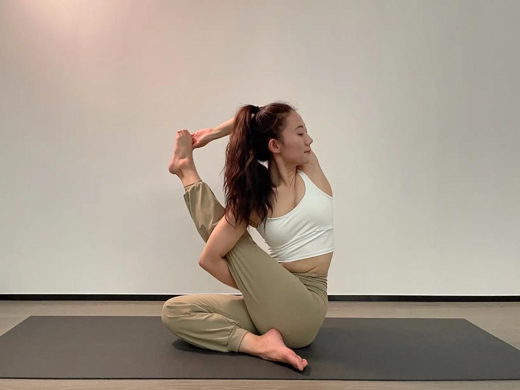 6招瘦背瑜伽,每天几分钟,尽拥迷人蝴蝶背
