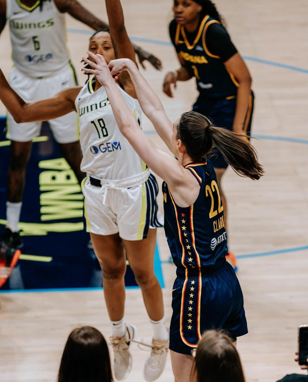 凯特琳·克拉克的wnba 首秀 21 pts