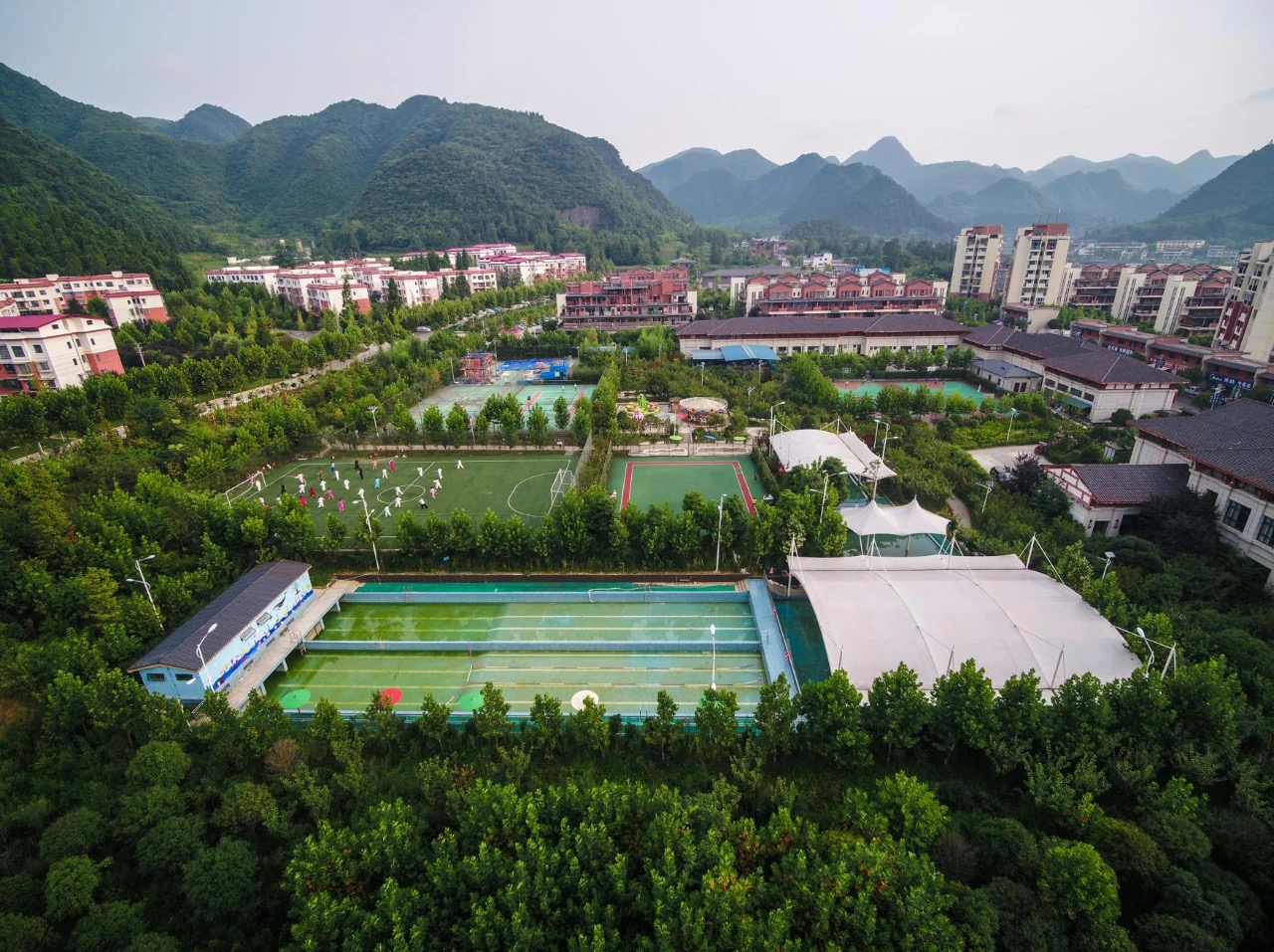 场镇上的高海拔避暑现房贵州桐梓九坝生态度假区总价13.8万起