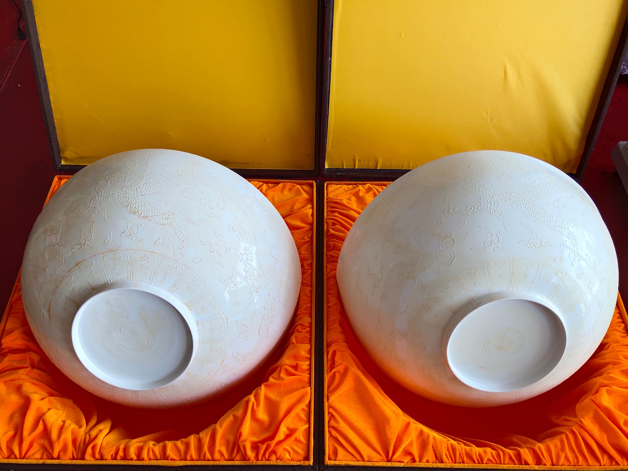 珍藏●永乐年制薄胎白鼬龙凤纹夜光大碗一对