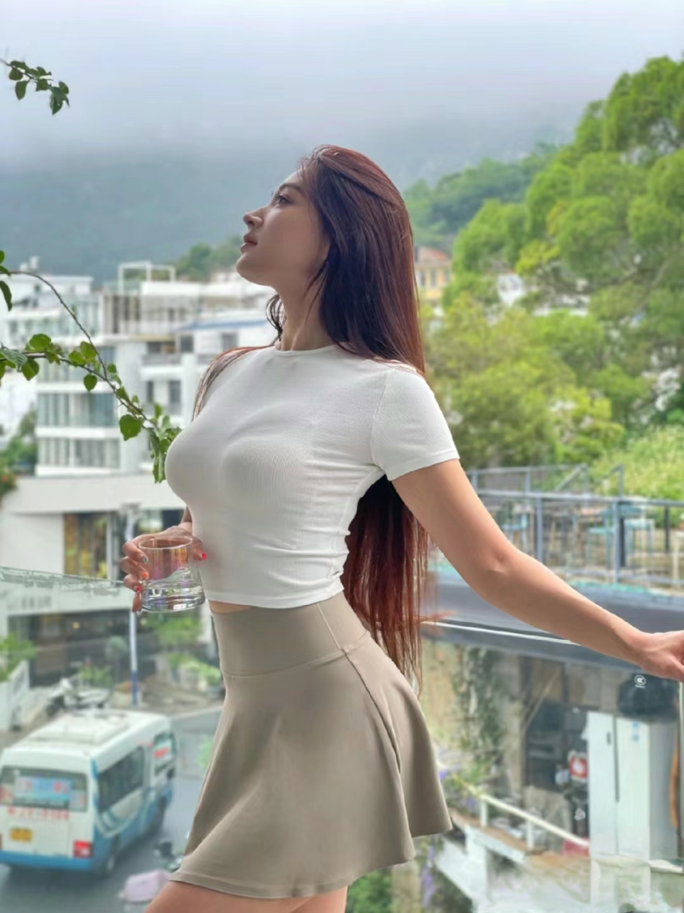 前突后翘,魅力四射的女子惹人爱[鼓掌] #性感好身材# #养眼美女