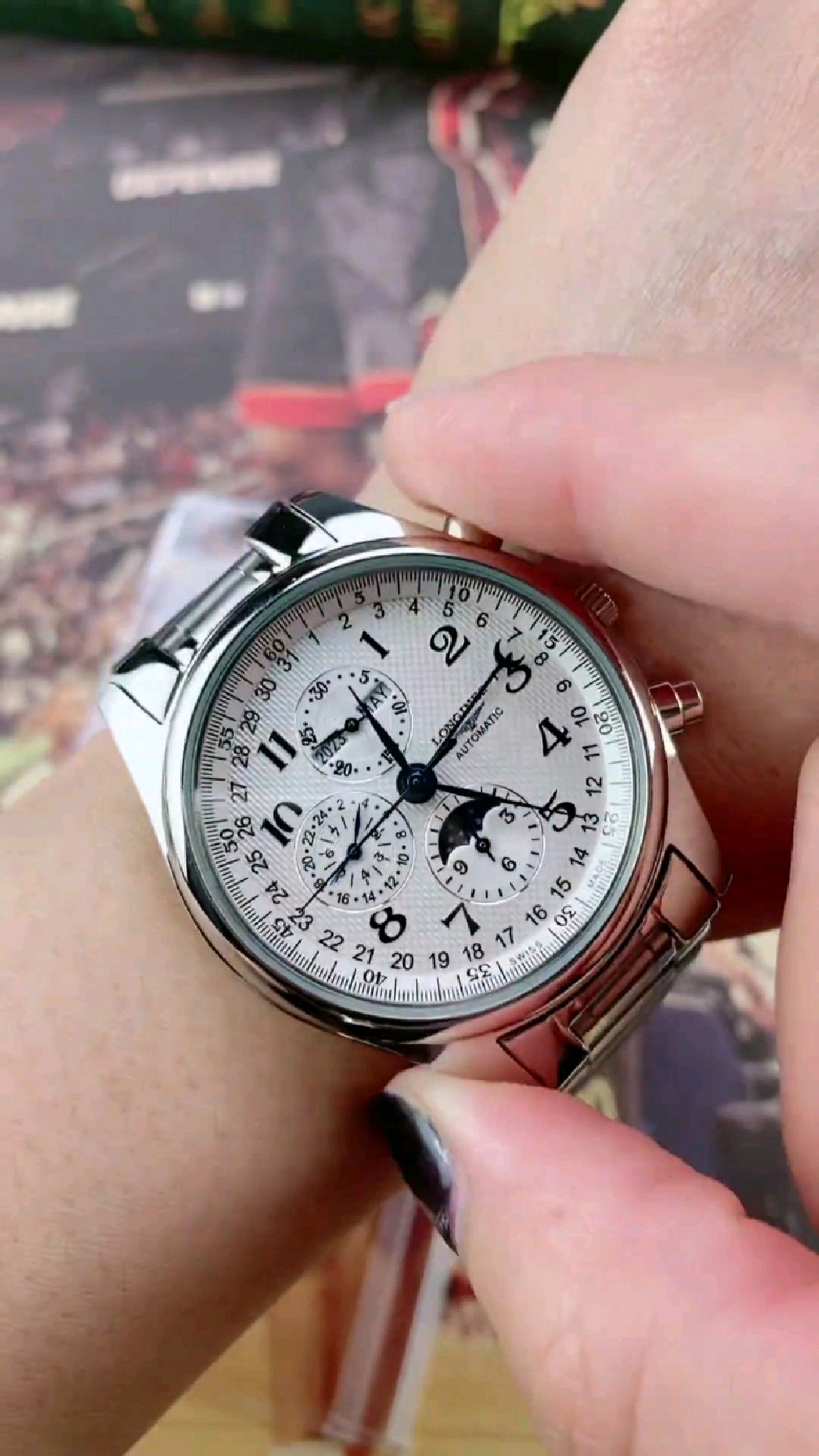 浪琴名匠八针月相多功能系列佩戴观看
