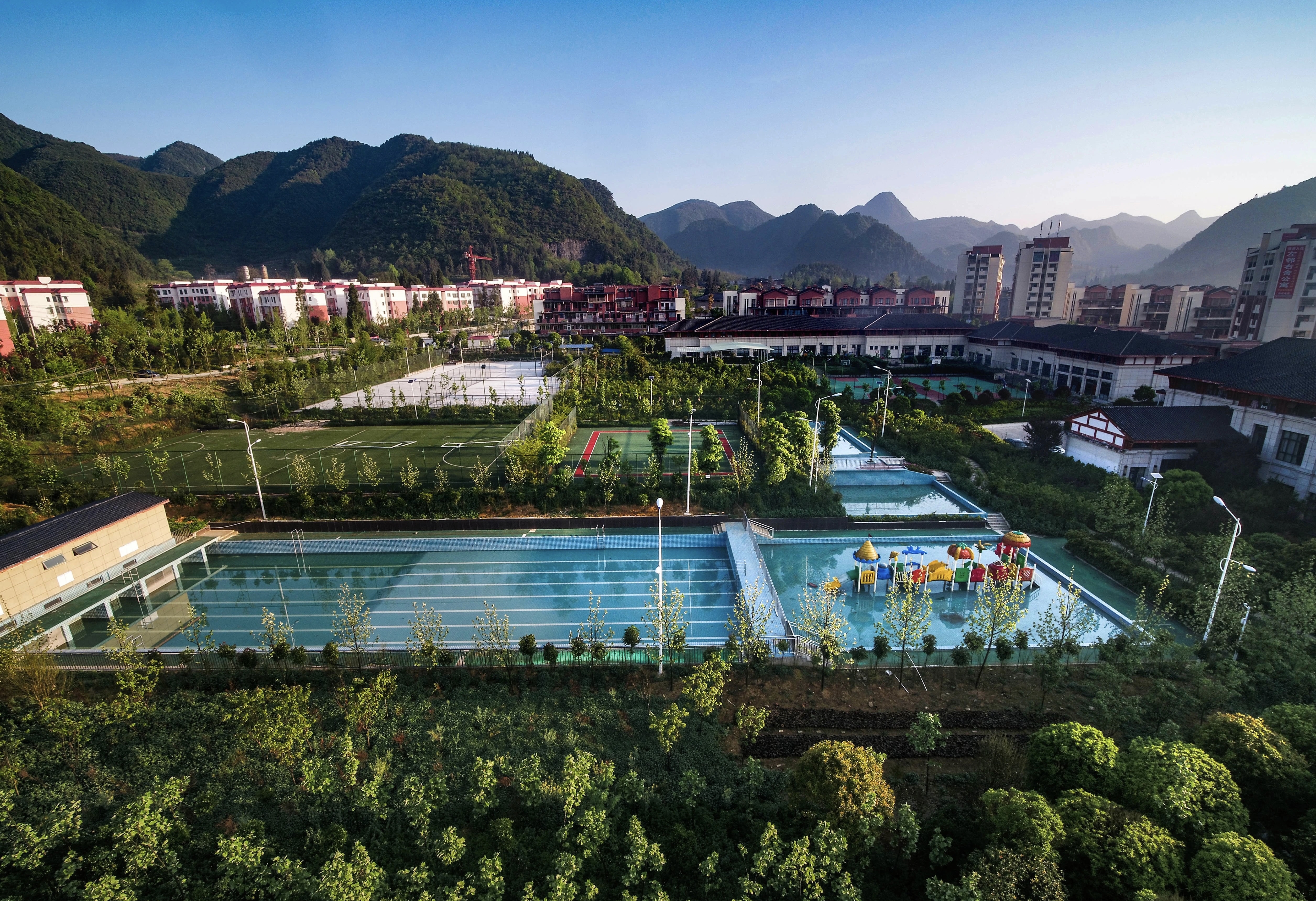 场镇上的高海拔避暑现房贵州桐梓九坝生态度假区总价13.8万起