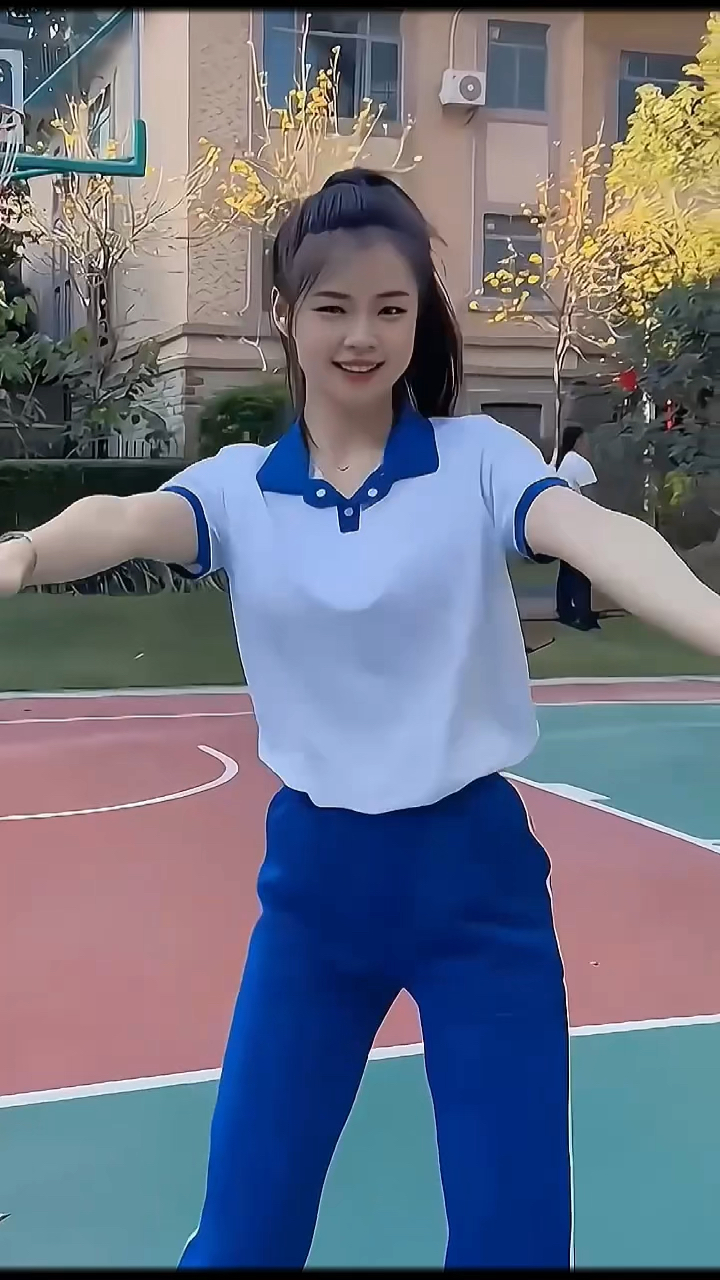 校服舞蹈,你们的校服也是这样的吗