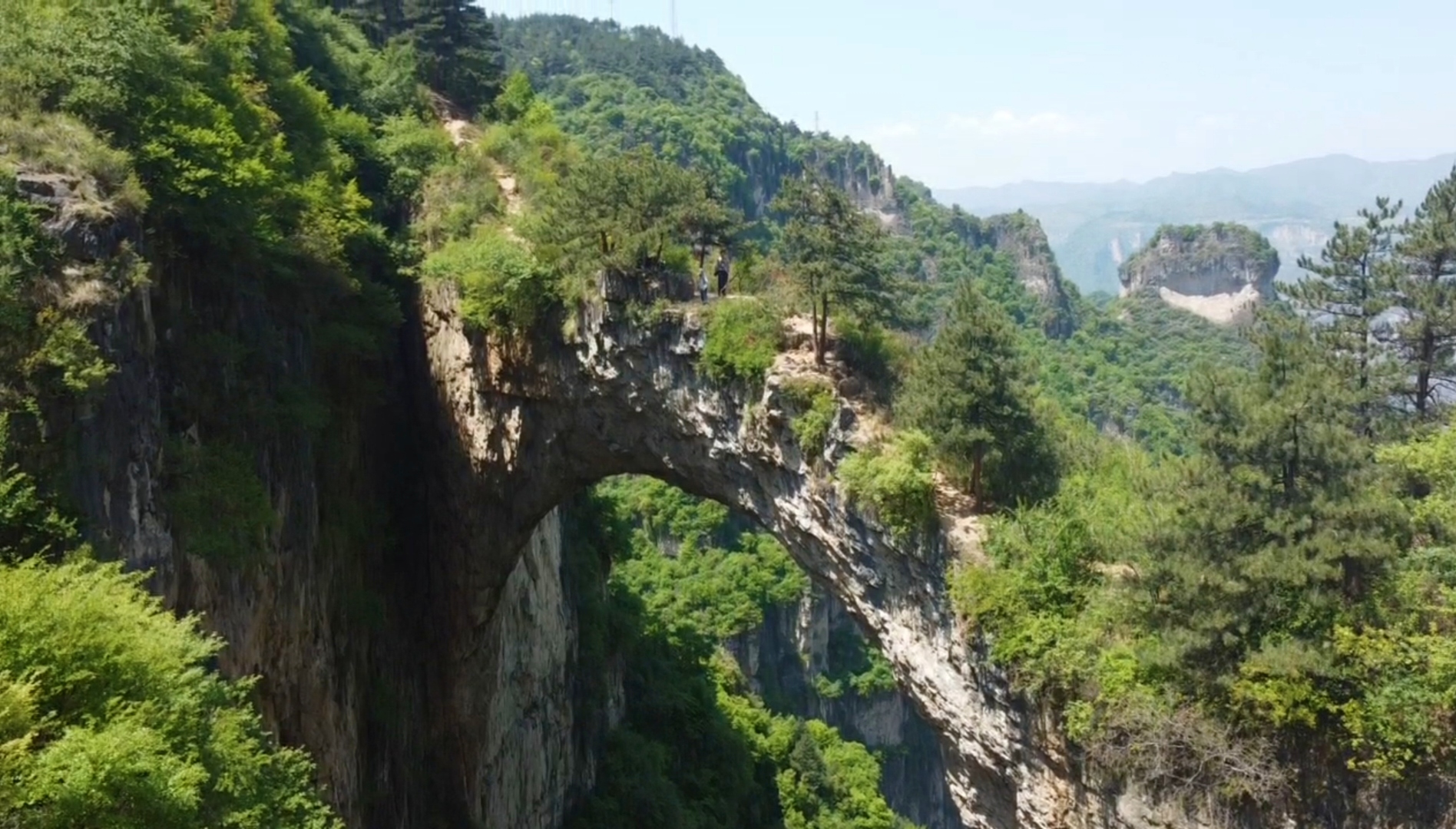 俄屋天生桥图片