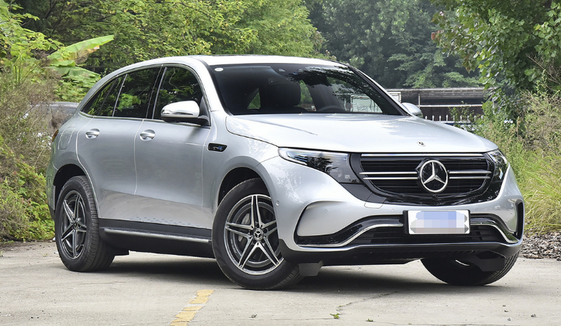 奔驰suv价格暴跌40万,动力强劲,内饰豪华,空间宽敞,是消费者喜爱的