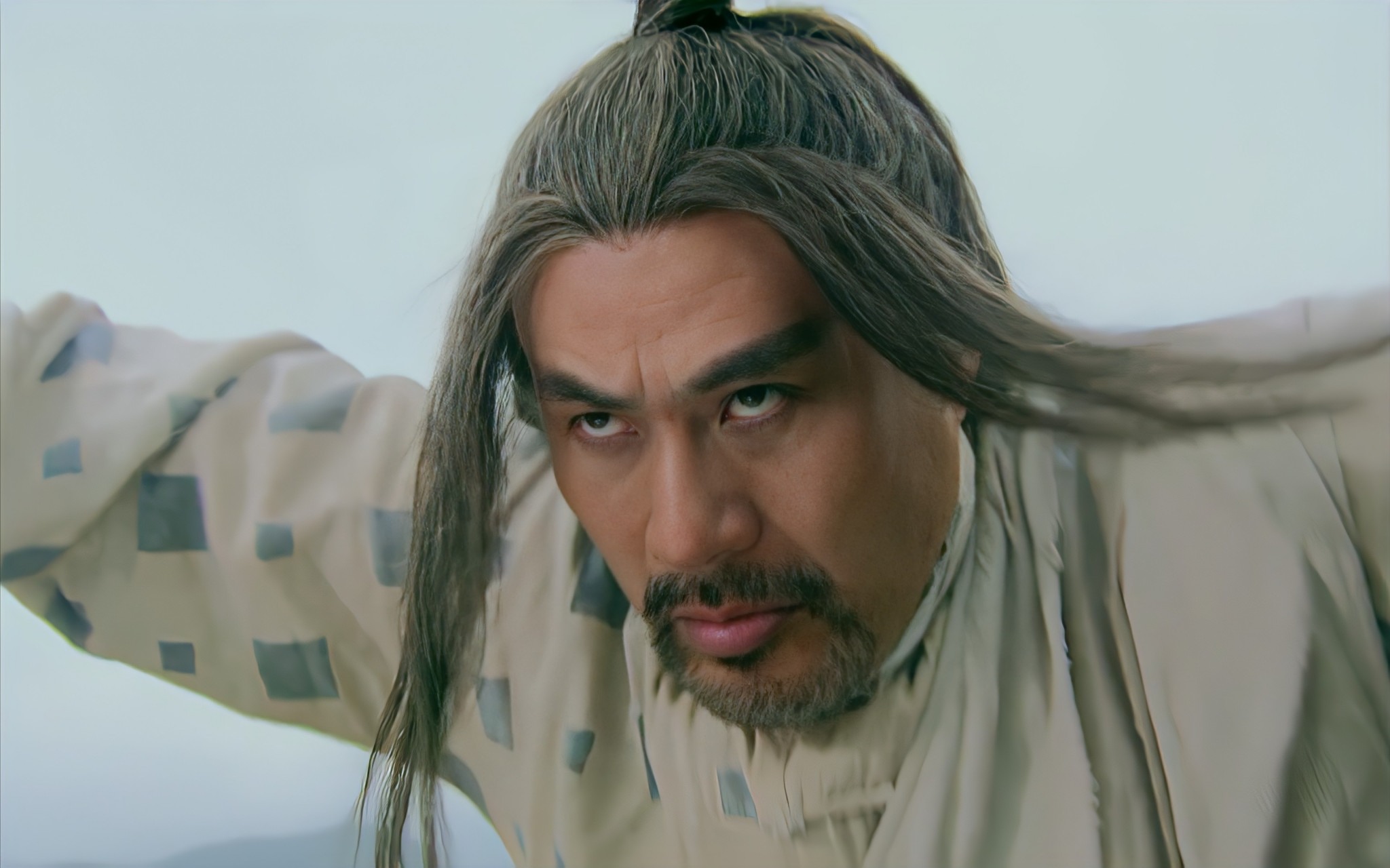 金庸笔下一共有三次华山论剑,第一次王重阳夺得五绝之首,第二次鹏阳