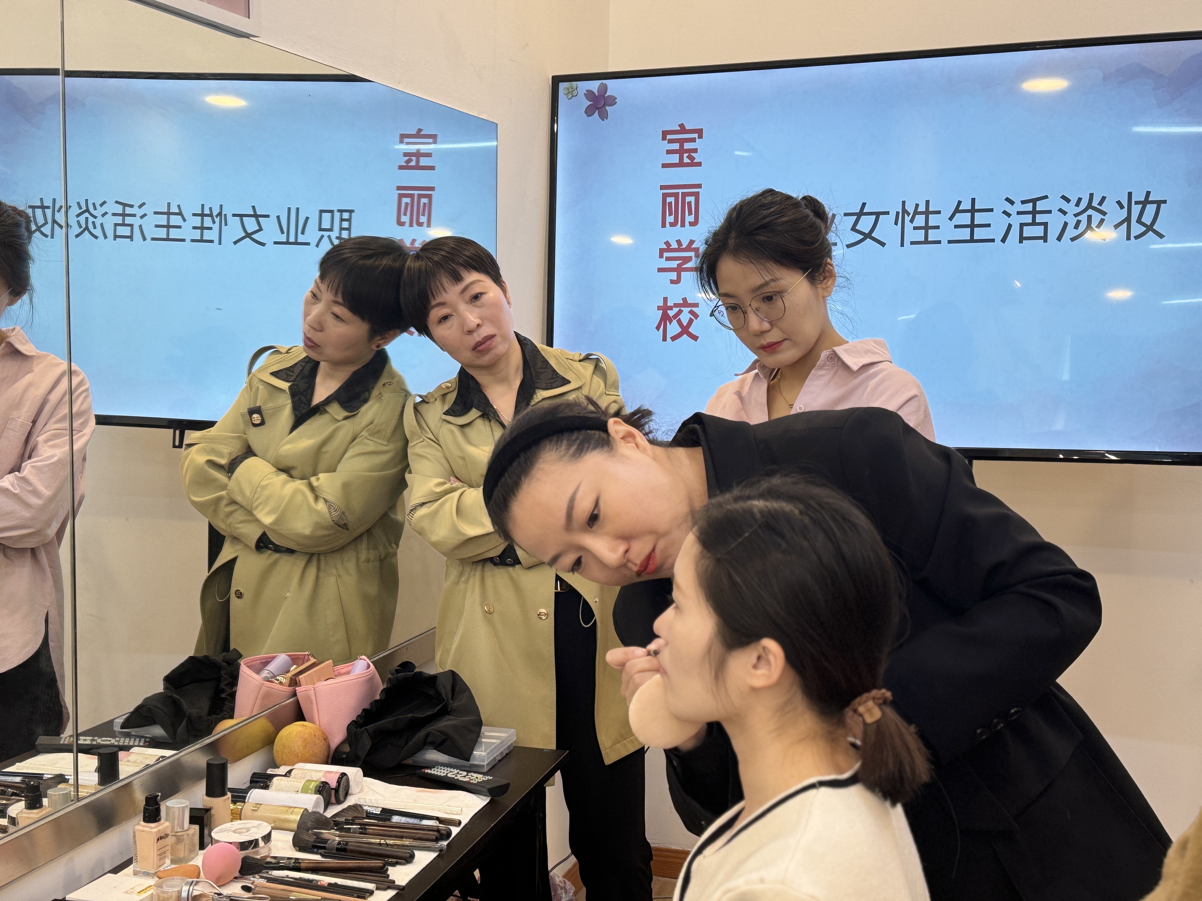 化妆美容美发美甲保健按摩直播销售补贴培训