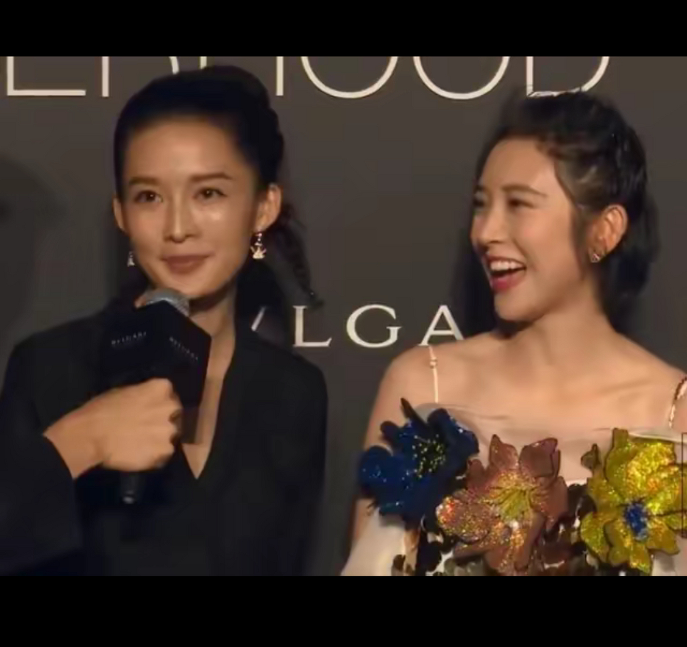 在璀璨的星光下,唐艺昕与李沁并肩而立,共同追逐着演艺梦想.