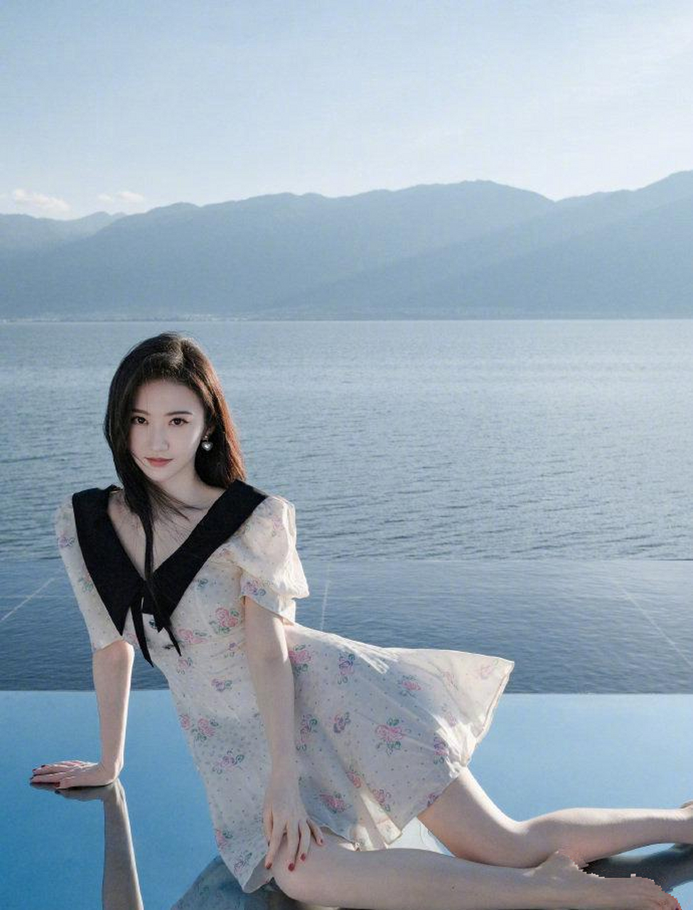 景甜 : 优雅气质难挡