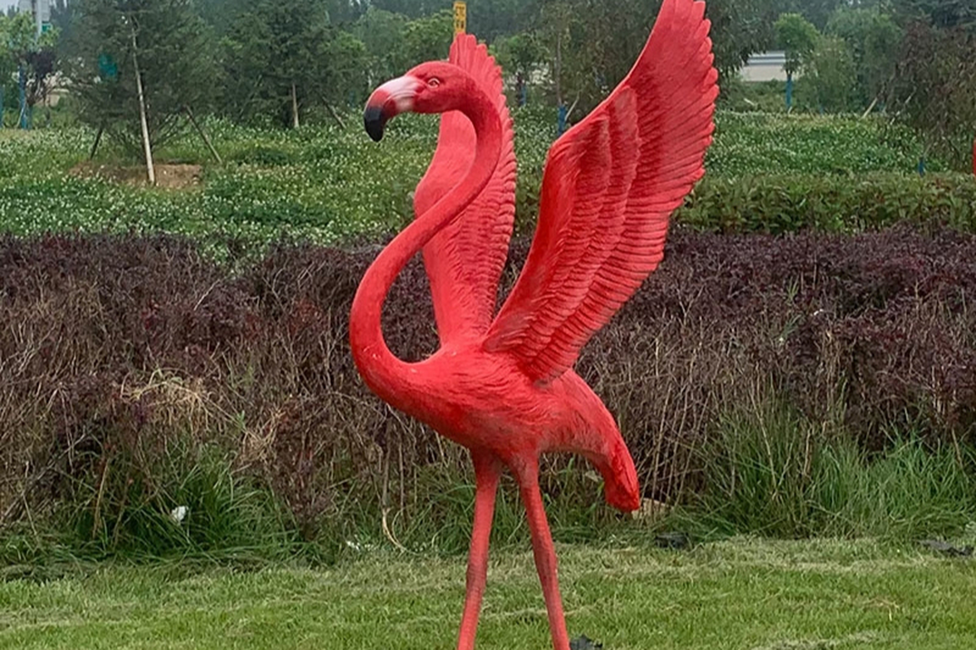 玻璃钢火烈鸟雕塑,轻盈如羽,坚固耐腐.
