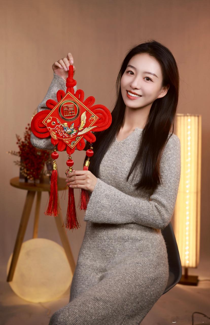 主持人刘璇作为国内知名的主持人,不仅在主持界有着很高的声望,她的穿