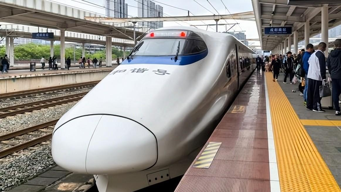 为啥我国客运站有的倒闭,绿皮火车却没被取消?究竟为谁保留