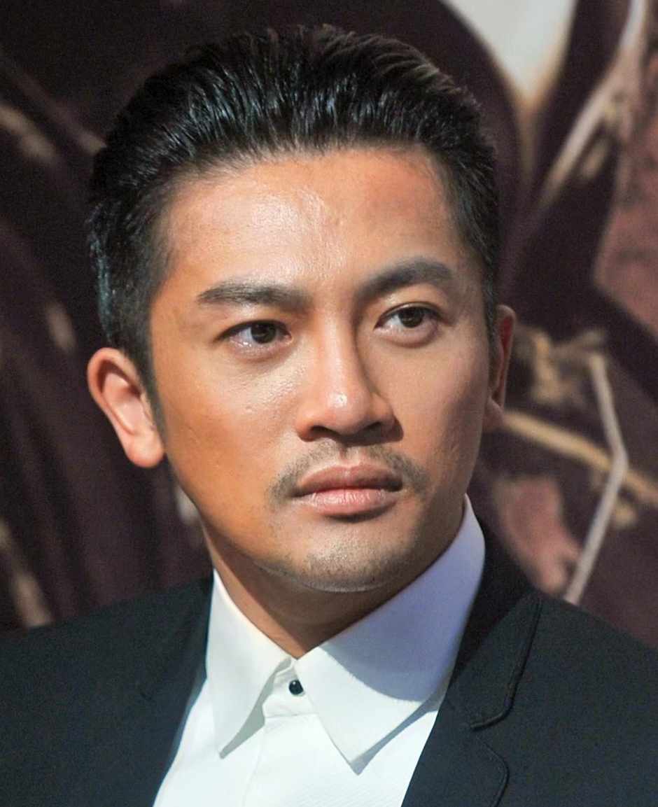 我现在才发现苏有朋的鼻子是真的很大,但是他的鼻子整体又挺好看的呢