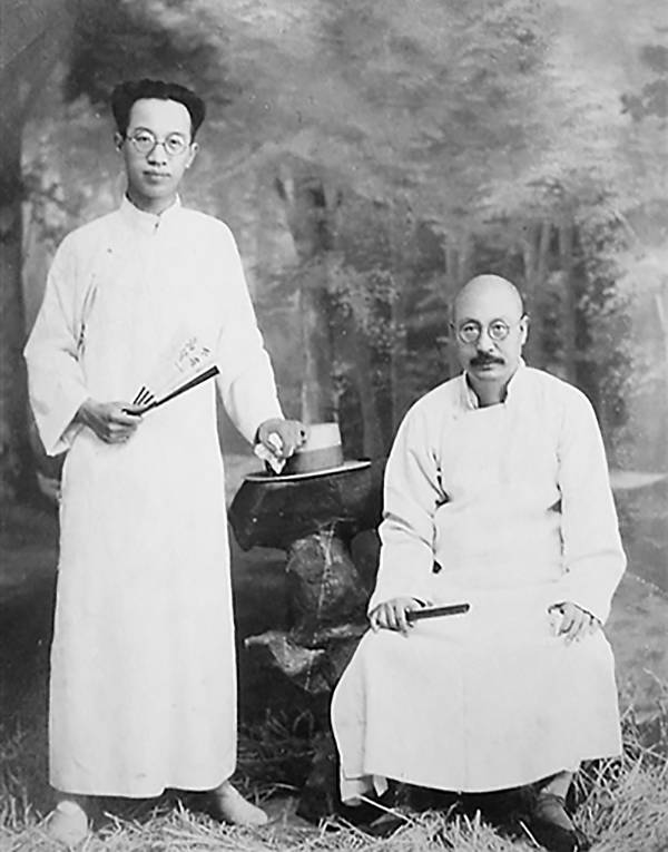 梁实秋:人到中年,要活得像朵花