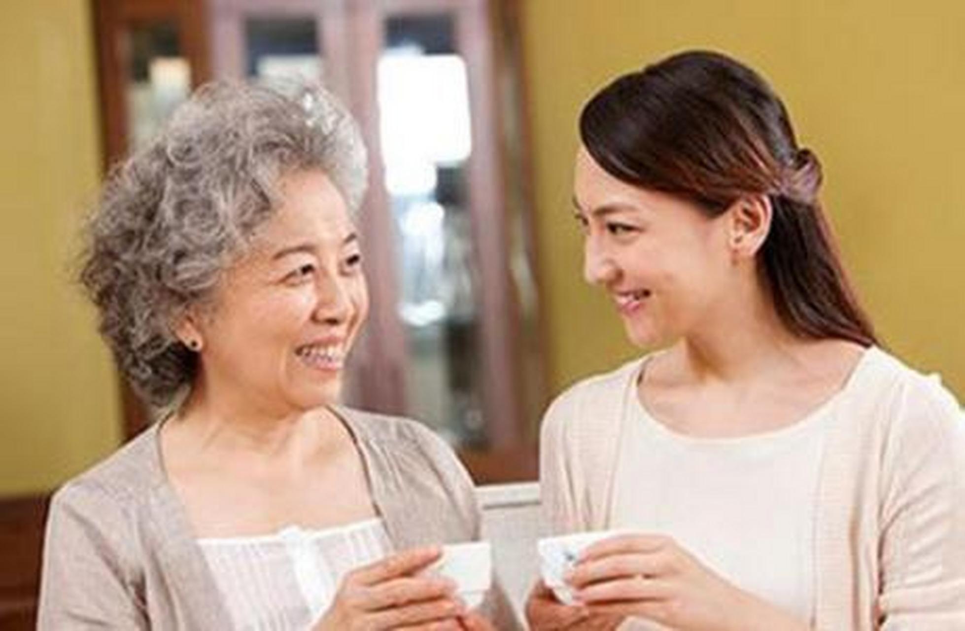 唐宝华与丈夫张浩然结婚后生活甜蜜,但张浩然的弟弟和弟媳却经常让