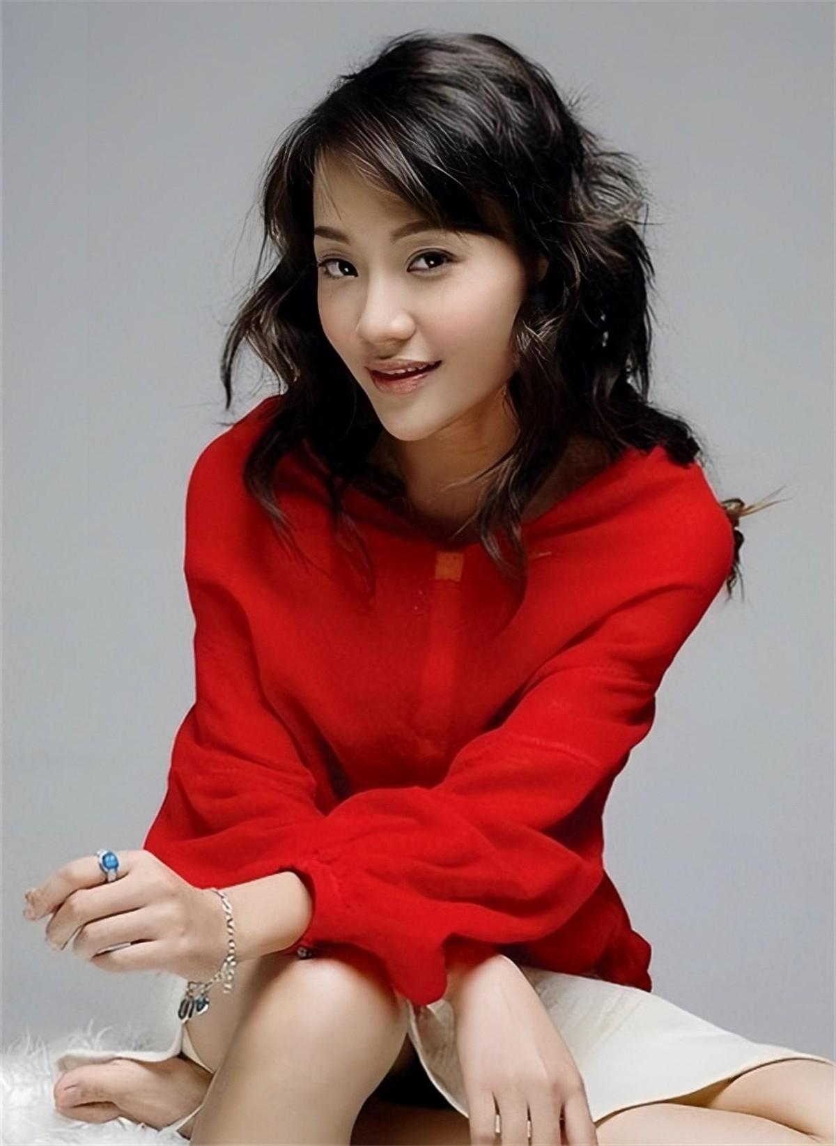 回顾潘星谊:29岁意外离世,那个在她葬礼上微笑的父亲近况如何?