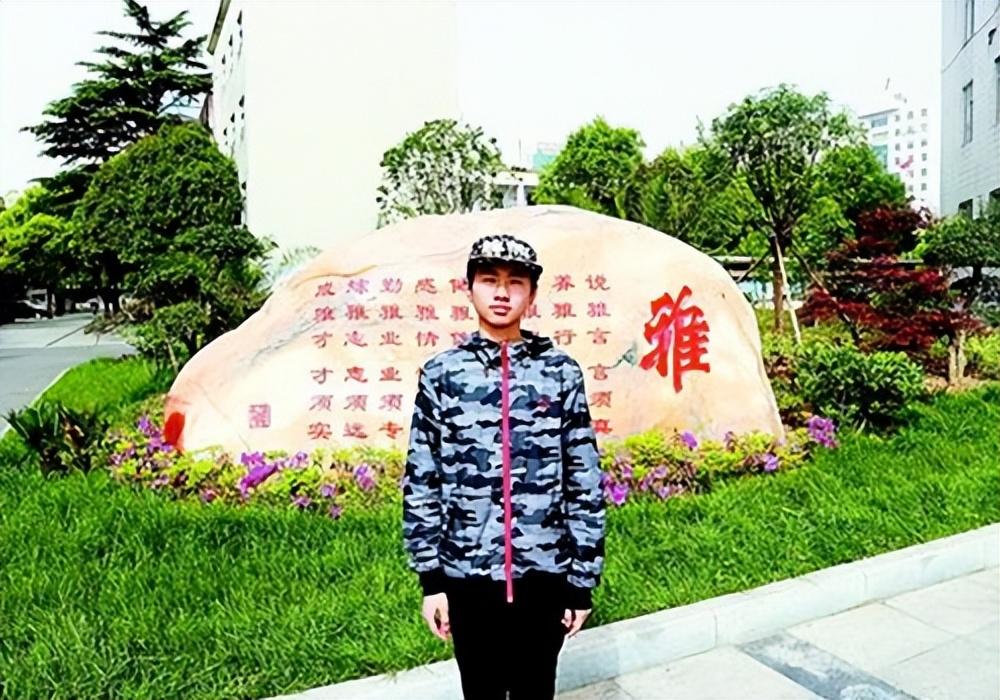 回顾少年王子豪:两度割皮救父,六年无悔彰显亲情力量