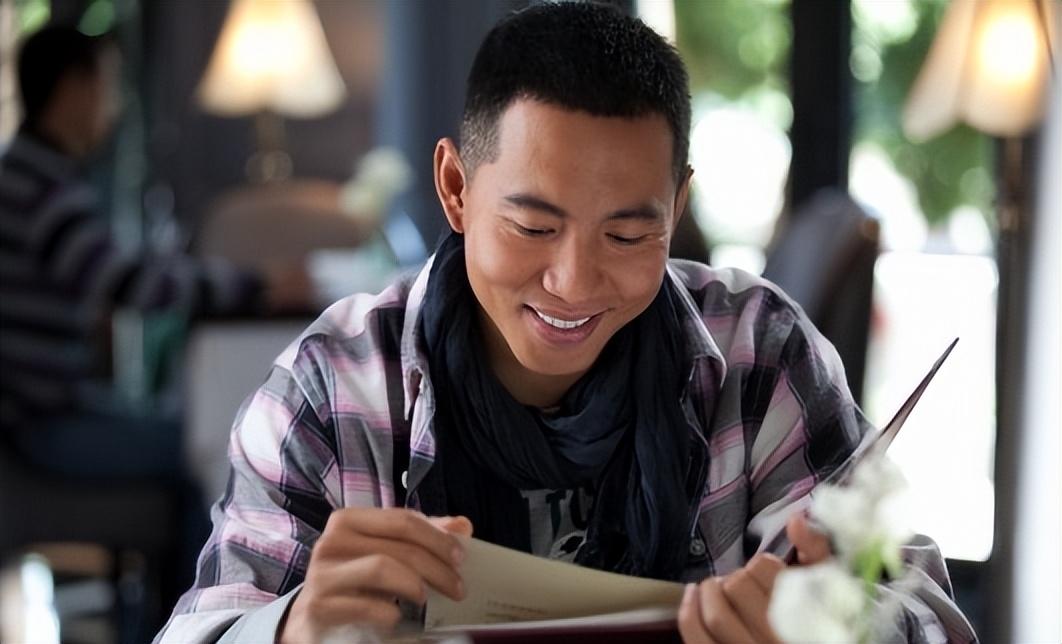 回顾阿斯茹:嫁给瘫痪的谷智鑫,婚后连生二胎,一家四口其乐融融