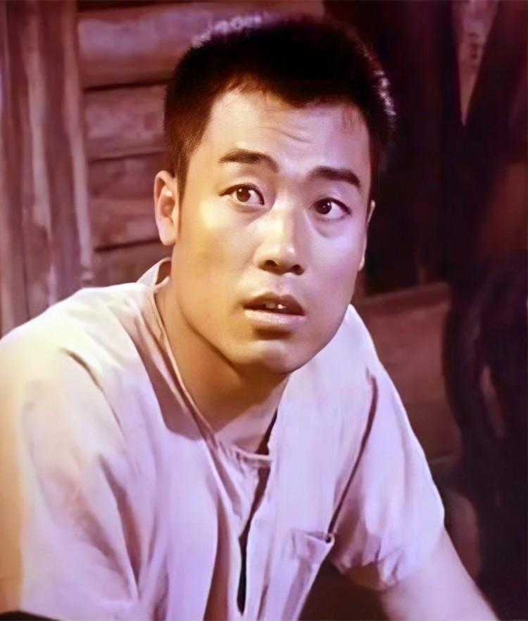 回顾一级演员冯恩鹤:为爱"息影"12年,捧出妻子与儿子
